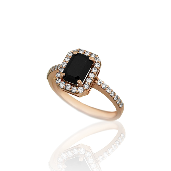 prsten od roze zlata sa emerald cut crnim dijamantom